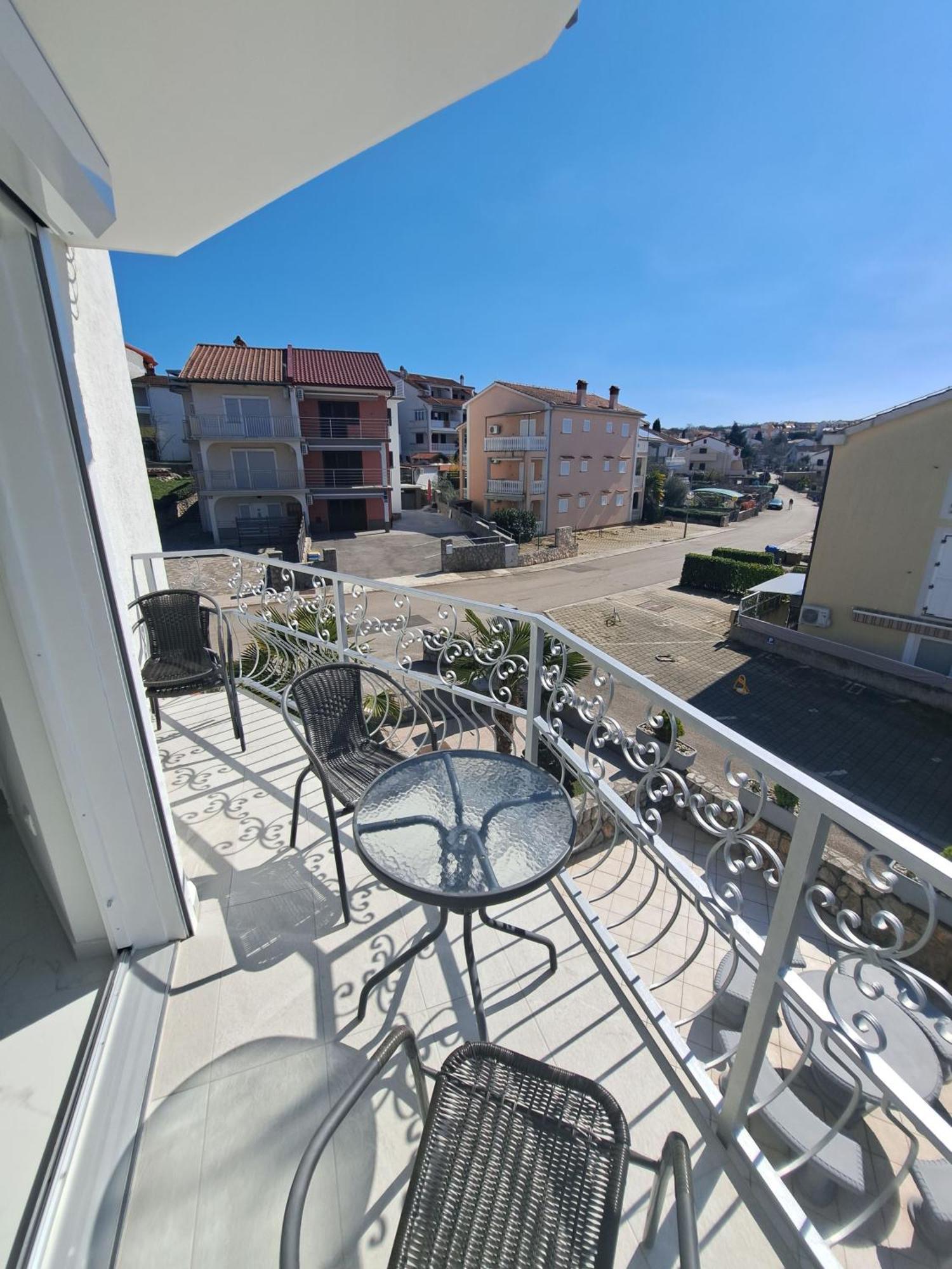 Apartmani Totić Malinska Zewnętrze zdjęcie